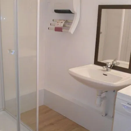 T2 Climatisé Près Des Thermes, Wifi, Confort Moderne – - Fr-1-553-44 *